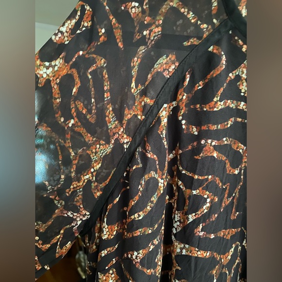 Robert Graham Silk Top - Picture 5 of 8